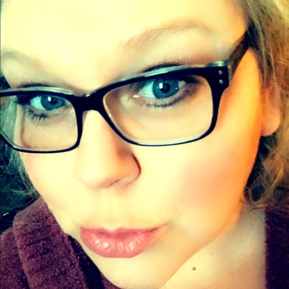 Meet your Posher, Chrissy - Picture 2 of 3